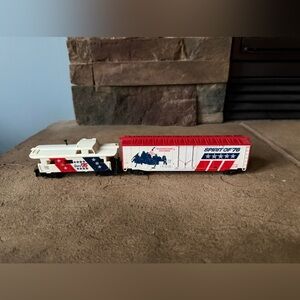 Vintage Spirit of '76 Train Cars- Red, White, and Blue